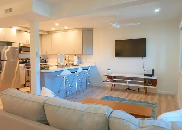 2 Bdrm/2 Bath, Sleeps 6, Pool, Balcony, Wi-fi, Tvs * Ocean City