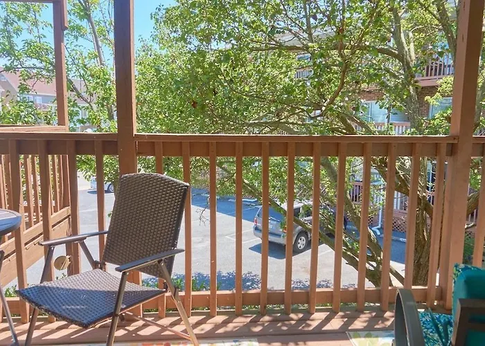 2 Bdrm/2 Bath, Sleeps 6, Pool, Balcony, Wi-fi, Tvs Holiday home *