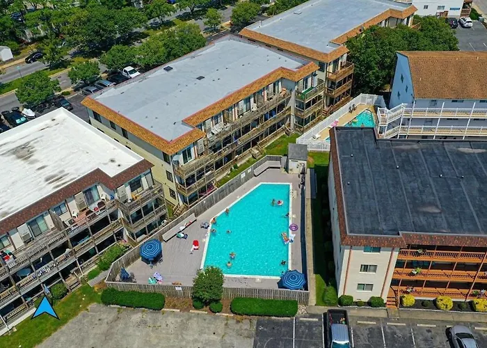 Holiday home 2 Bdrm/2 Bath, Sleeps 6, Pool, Balcony, Wi-fi, Tvs *