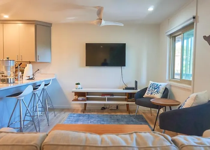 2 Bdrm/2 Bath, Sleeps 6, Pool, Balcony, Wi-fi, Tvs Ocean City