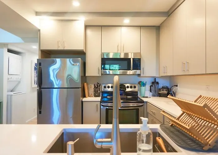 Holiday home 2 Bdrm/2 Bath, Sleeps 6, Pool, Balcony, Wi-fi, Tvs *