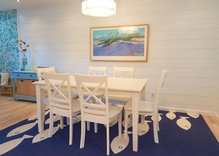 Holiday home 2 Bdrm/2 Bath, Sleeps 6, Pool, Balcony, Wi-fi, Tvs Ocean City
