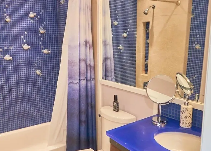 2 Bdrm/2 Bath, Sleeps 6, Pool, Balcony, Wi-fi, Tvs Holiday home Ocean City