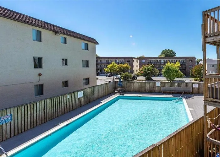 2 Bdrm/2 Bath, Sleeps 6, Pool, Balcony, Wi-fi, Tvs * Ocean City