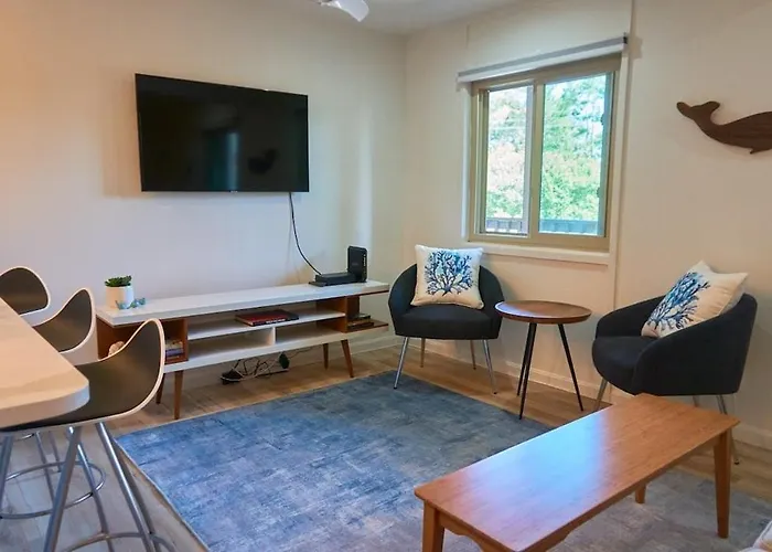 2 Bdrm/2 Bath, Sleeps 6, Pool, Balcony, Wi-fi, Tvs Holiday home Ocean City