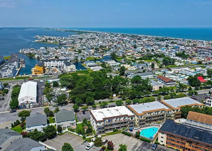 2 Bdrm/2 Bath, Sleeps 6, Pool, Balcony, Wi-fi, Tvs *