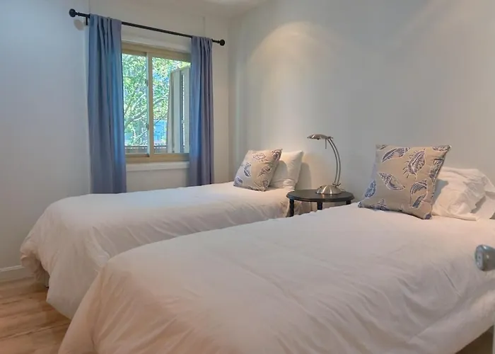 2 Bdrm/2 Bath, Sleeps 6, Pool, Balcony, Wi-fi, Tvs Holiday home *