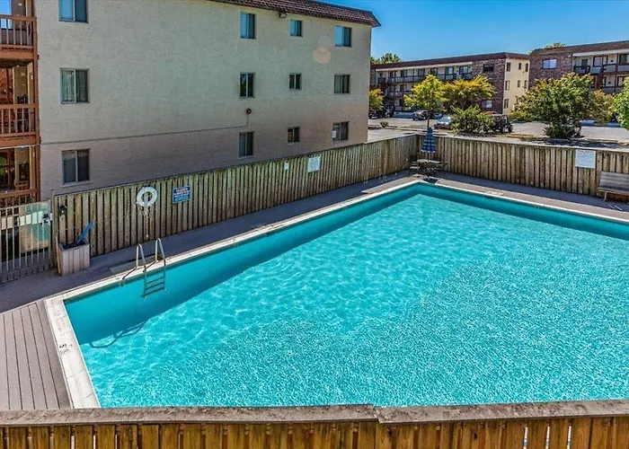 2 Bdrm/2 Bath, Sleeps 6, Pool, Balcony, Wi-fi, Tvs