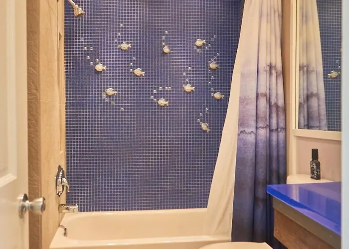 Holiday home 2 Bdrm/2 Bath, Sleeps 6, Pool, Balcony, Wi-fi, Tvs Ocean City