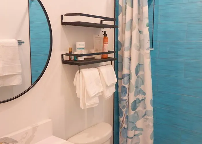 2 Bdrm/2 Bath, Sleeps 6, Pool, Balcony, Wi-fi, Tvs * Ocean City